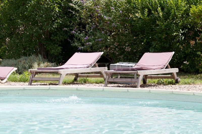 A vendre en Luberon, domaine d'environ 400 m² avec 2 piscines sur 2 hectares   