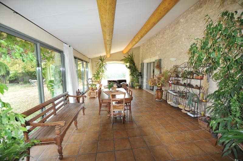 A vendre,   superbe propriété avec dépendances, dans un environnement protégé,  bénéficiant de belles vues