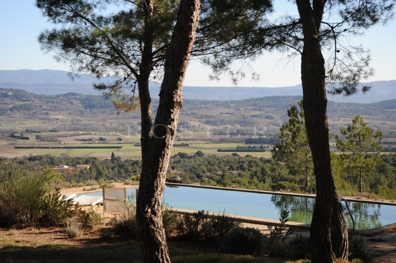 A vendre en Luberon,  exclusivité à l'agence ROSIER, maison-pont ultra contemporaine, en position dominante,  avec piscine et vue totalement dégagée sur toute la vallée du Luberon 