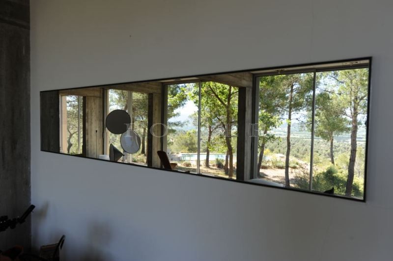 A vendre en Luberon,  exclusivité à l'agence ROSIER, maison-pont ultra contemporaine, en position dominante,  avec piscine et vue totalement dégagée sur toute la vallée du Luberon 