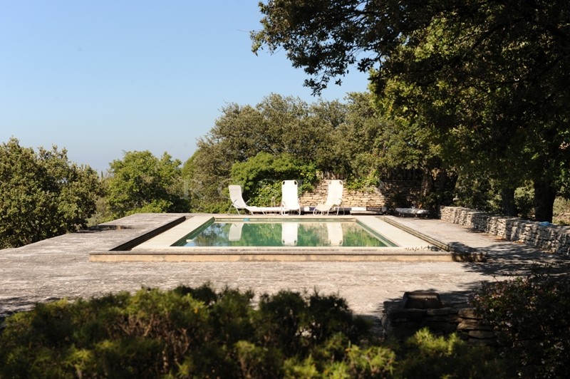 A Gordes, en vente,  viager occupé, authentique mazet provençal avec jardin  