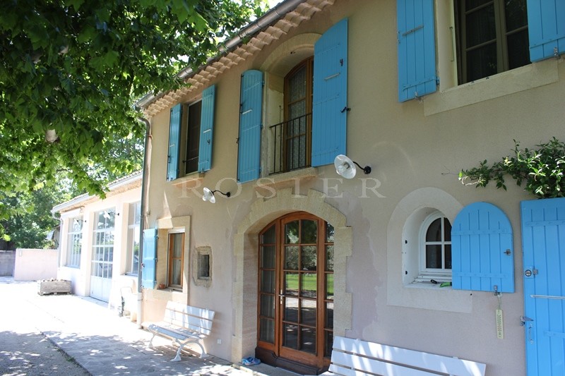 En vente au pied du Luberon,  beau mas provençal du XIXème siècle avec dépendance,  dans un parc paysager 