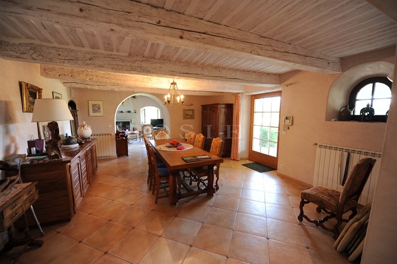 En vente au pied du Luberon,  beau mas provençal du XIXème siècle avec dépendance,  dans un parc paysager 