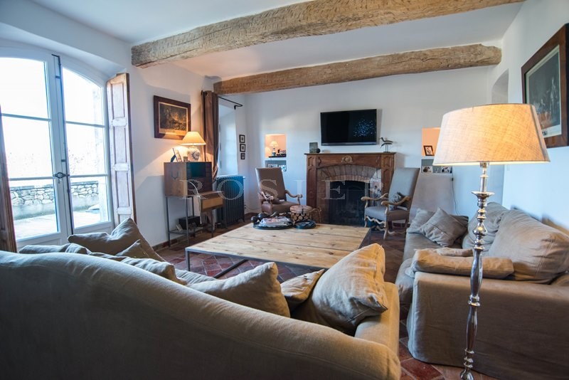 A vendre, en Luberon,  maison de hameau,  avec de belles vues, terrasses et garage 