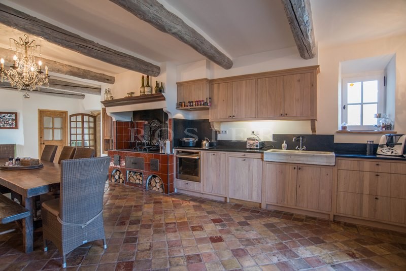 A vendre, en Luberon,  maison de hameau,  avec de belles vues, terrasses et garage 