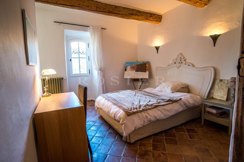 A vendre, en Luberon,  maison de hameau,  avec de belles vues, terrasses et garage 