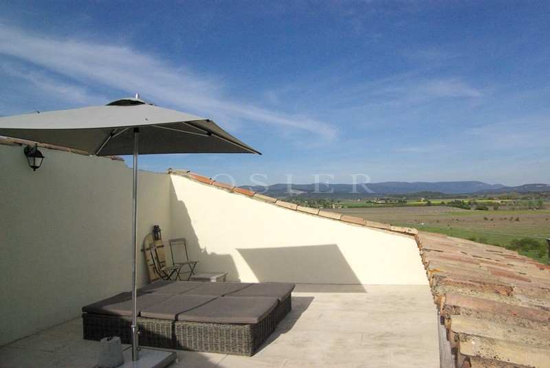 A vendre, en Luberon,  maison de hameau,  avec de belles vues, terrasses et garage 