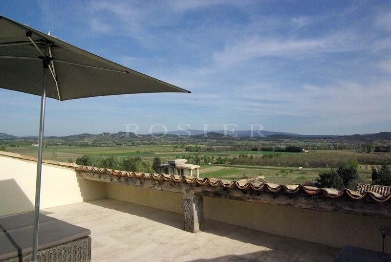 A vendre, en Luberon,  maison de hameau,  avec de belles vues, terrasses et garage 