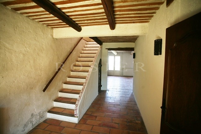Luberon, authentique maison de village avec petit jardin et piscine   