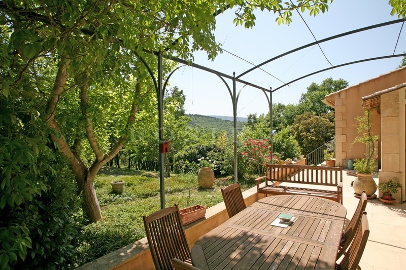A vendre, Goult en Luberon,  belle villa entourée d'un parc  
