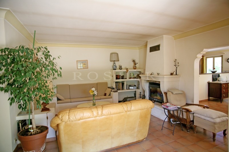 A vendre, Goult en Luberon,  belle villa entourée d'un parc  