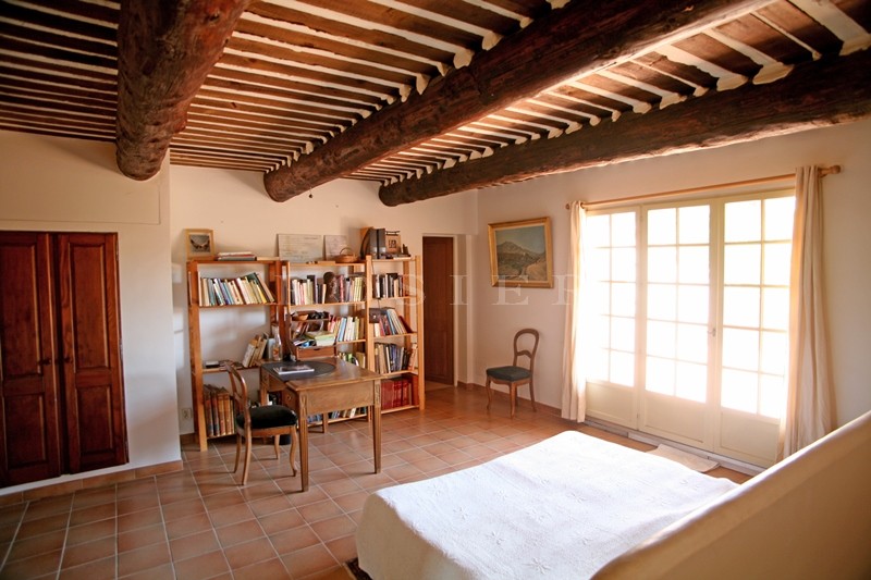 A vendre, Goult en Luberon,  belle villa entourée d'un parc  
