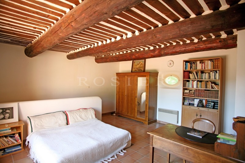A vendre, Goult en Luberon,  belle villa entourée d'un parc  