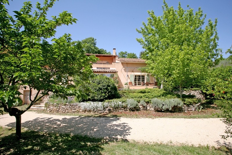 A vendre, Goult en Luberon,  belle villa entourée d'un parc  