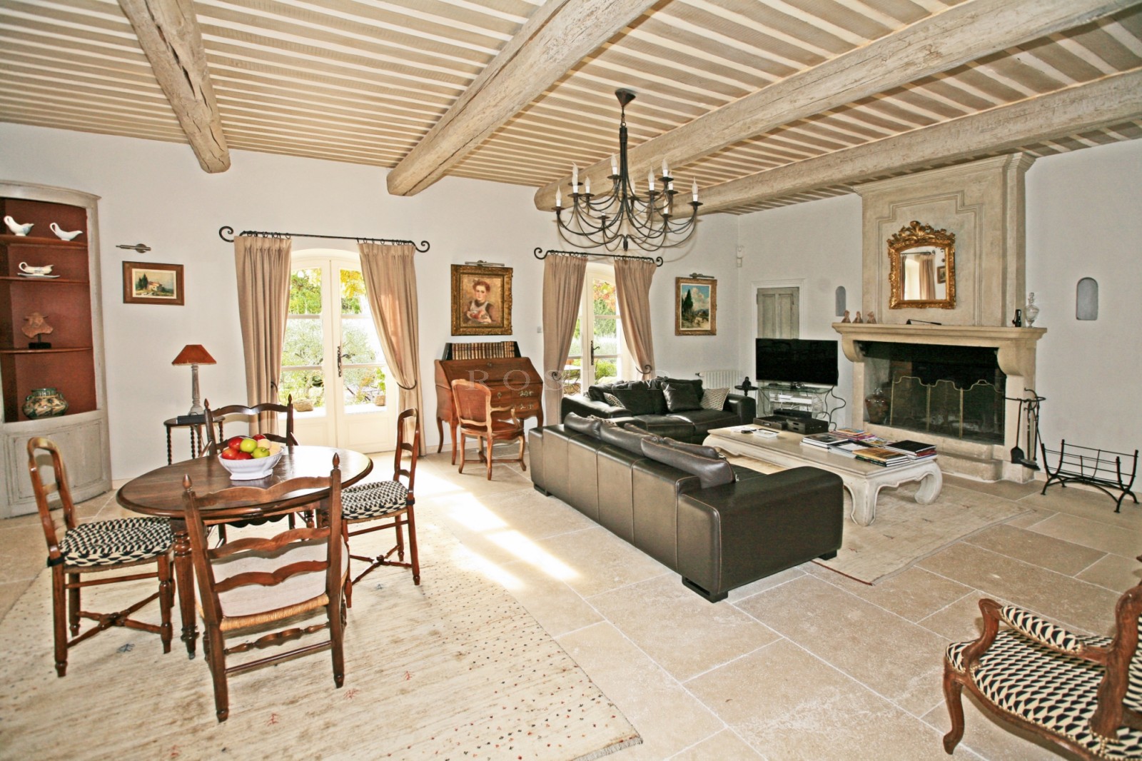 Gordes - Superbe propriété en Luberon avec maison de gardien, tennis et piscine   