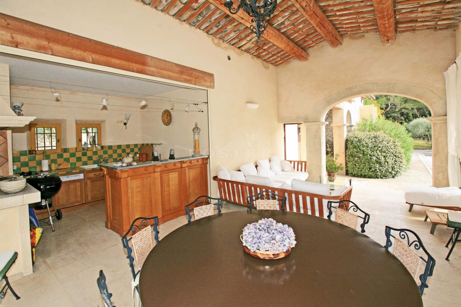 Gordes - Superbe propriété en Luberon avec maison de gardien, tennis et piscine   
