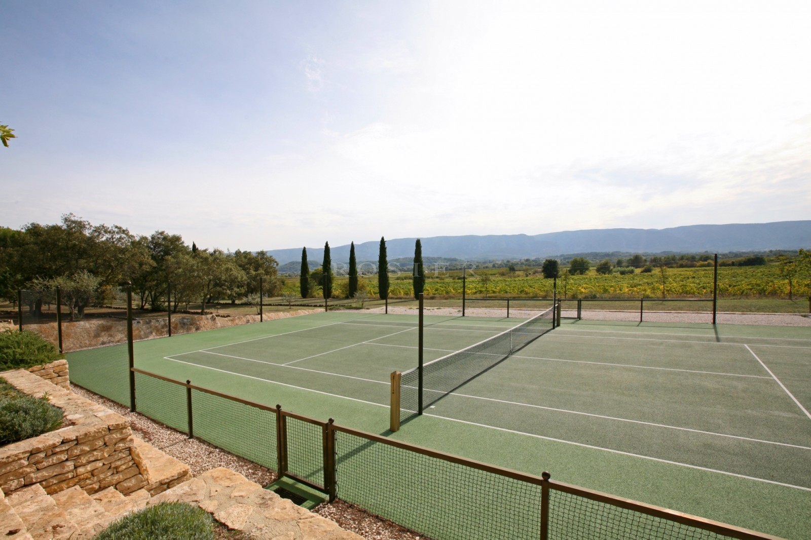 Gordes - Superbe propriété en Luberon avec maison de gardien, tennis et piscine   