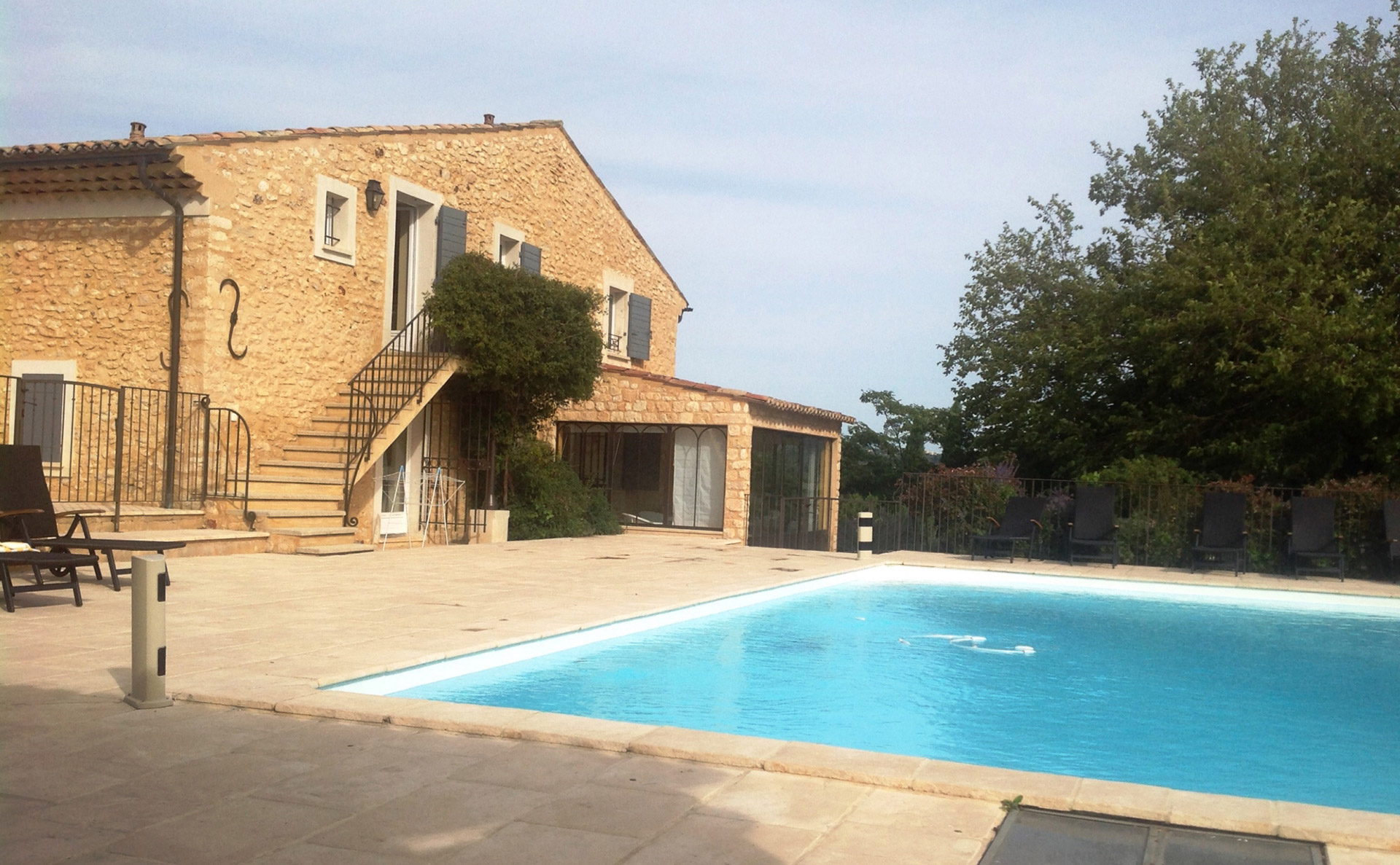 Au cœur du Luberon, grand mas avec plusieurs appartements   