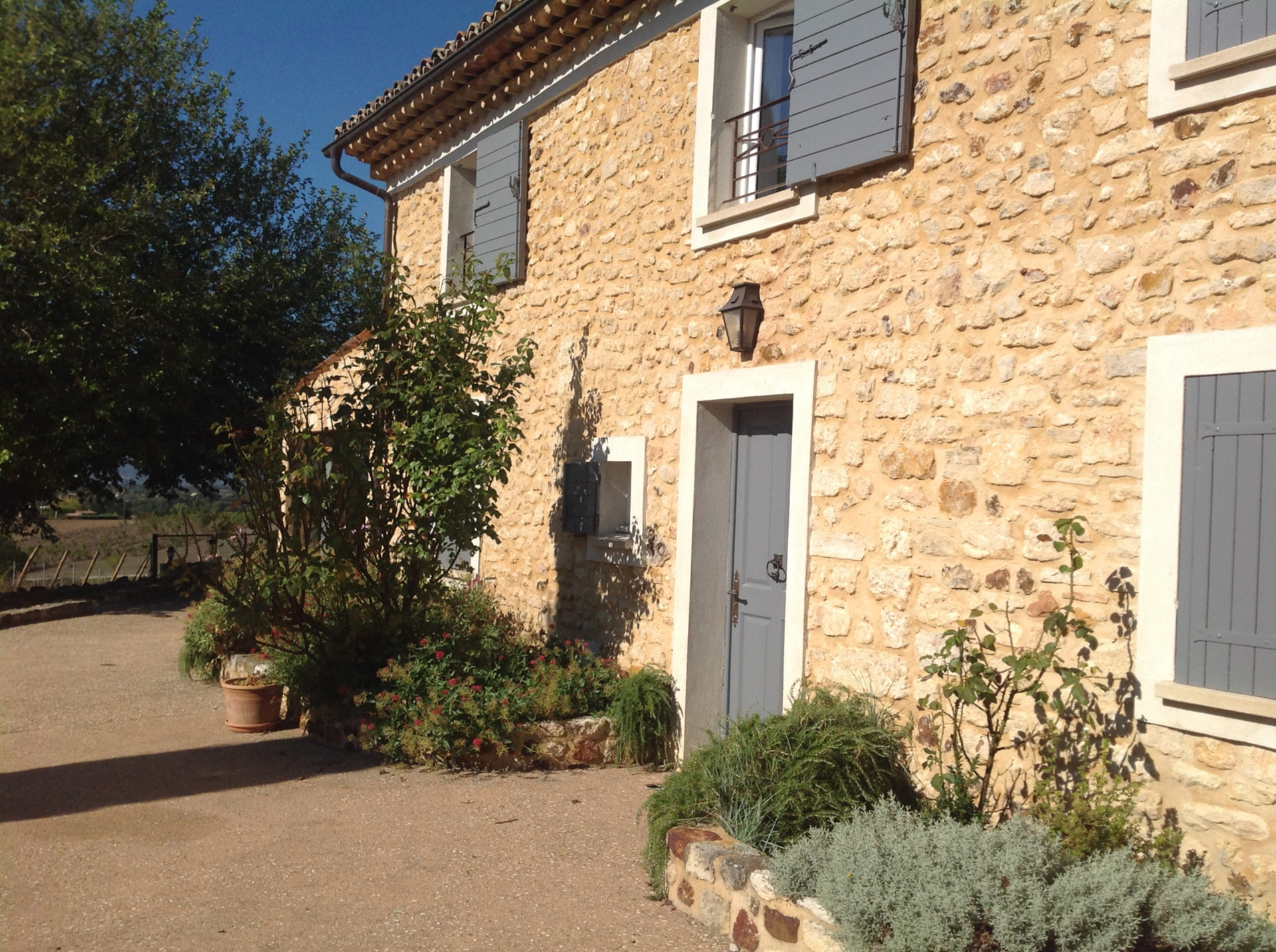 Au cœur du Luberon, grand mas avec plusieurs appartements   