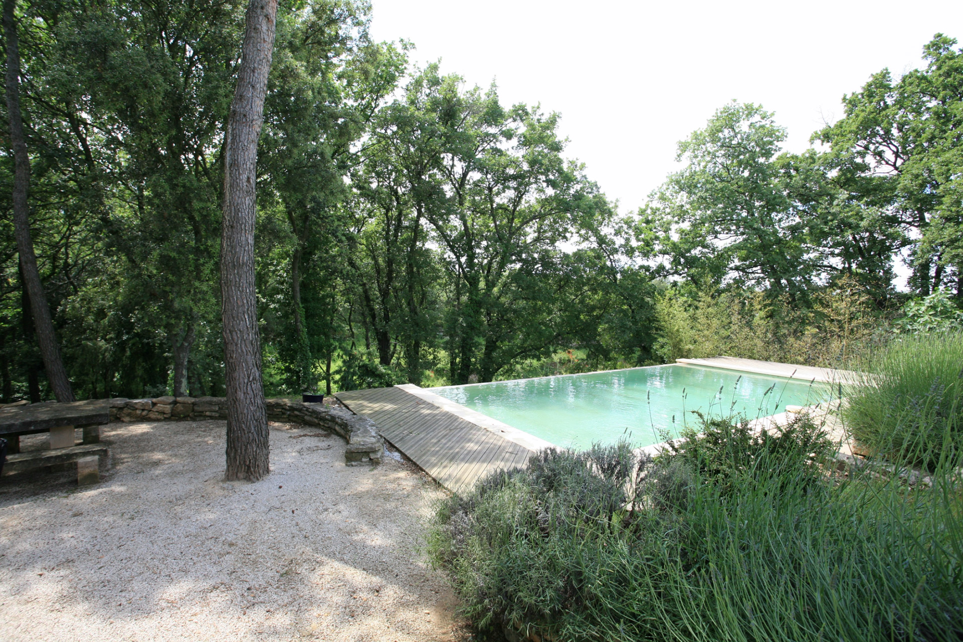Propriété avec piscine dans un écrin de verdure à vendre