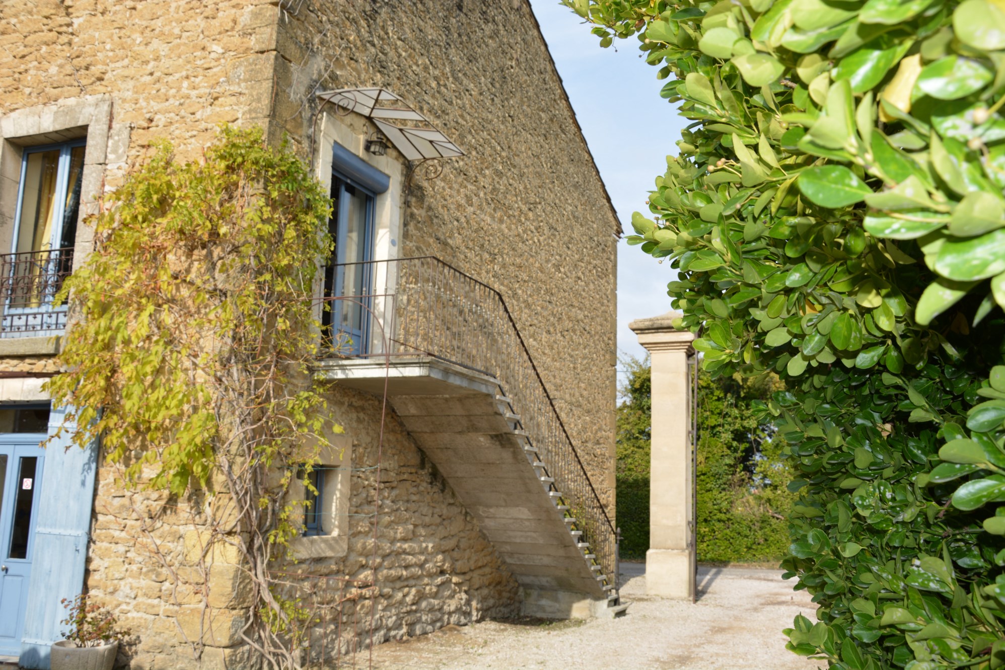 Mas ancien plein de caractère au milieu des vergers   en vente en Luberon