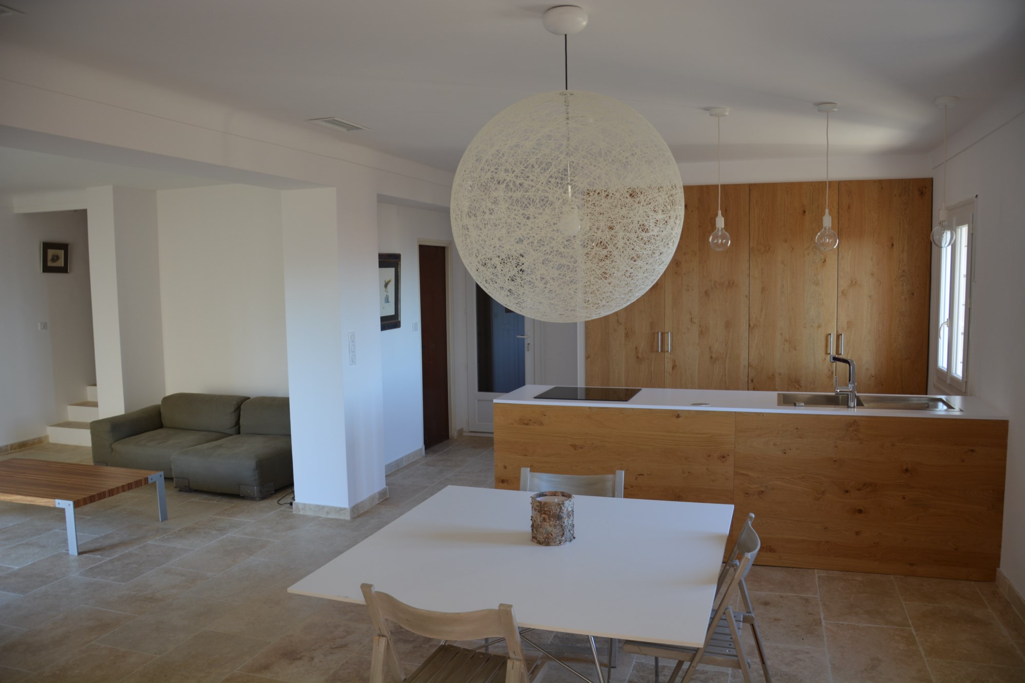 à Gordes, maison en pierres avec jardin et vue sur le Luberon   