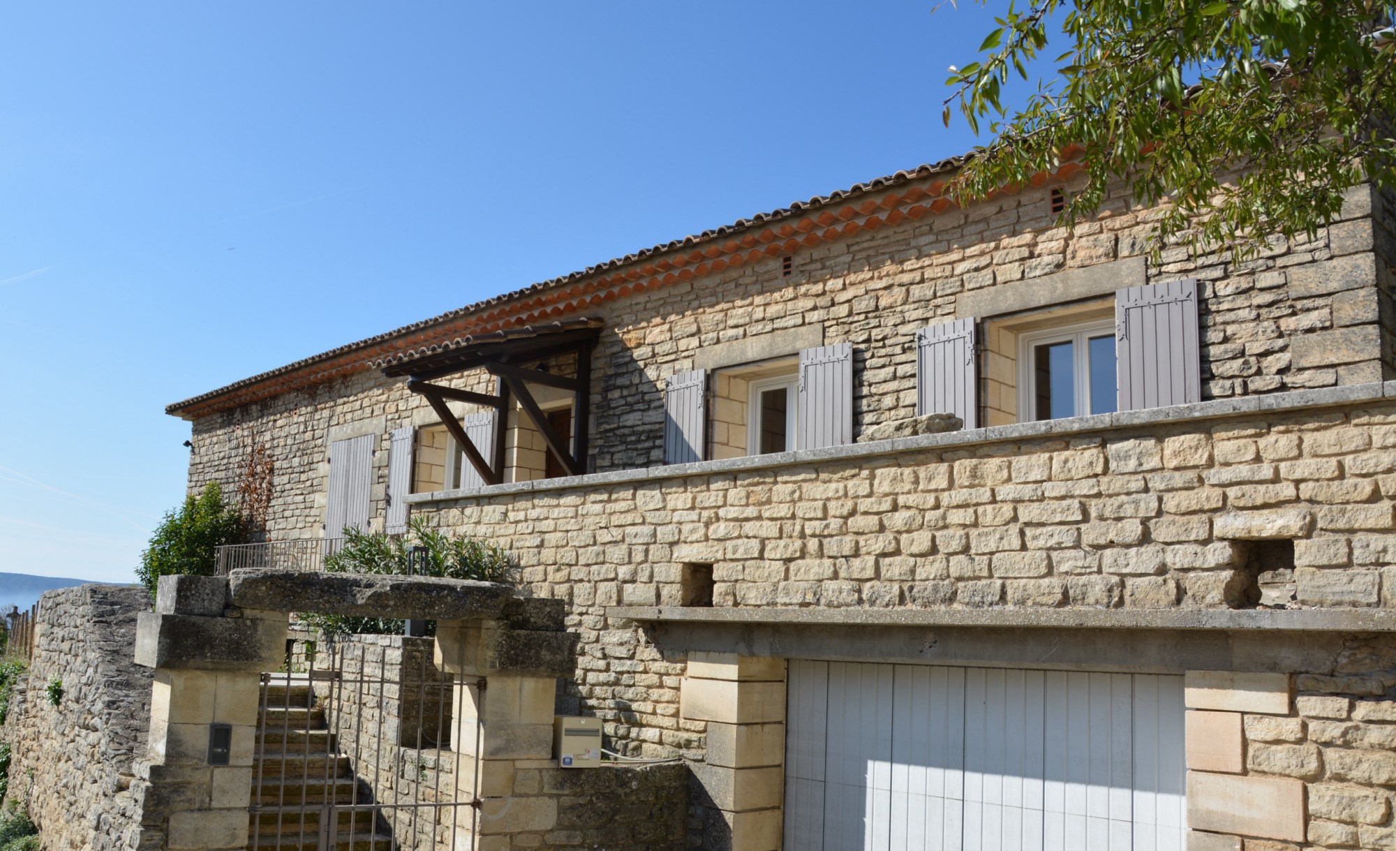 Maison en pierre avec vue à vendre en Luberon