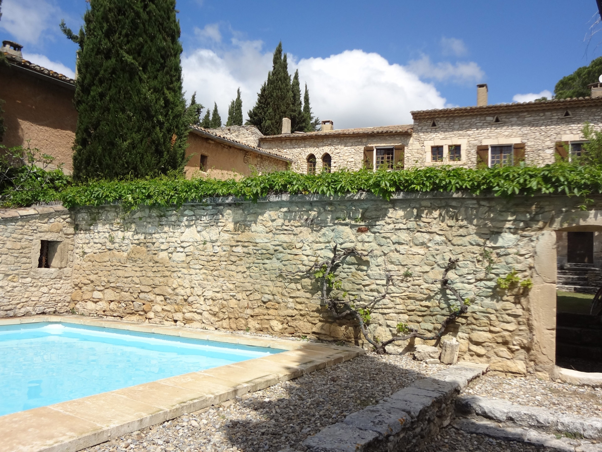 Propriété fortifiée à vendre en Luberon