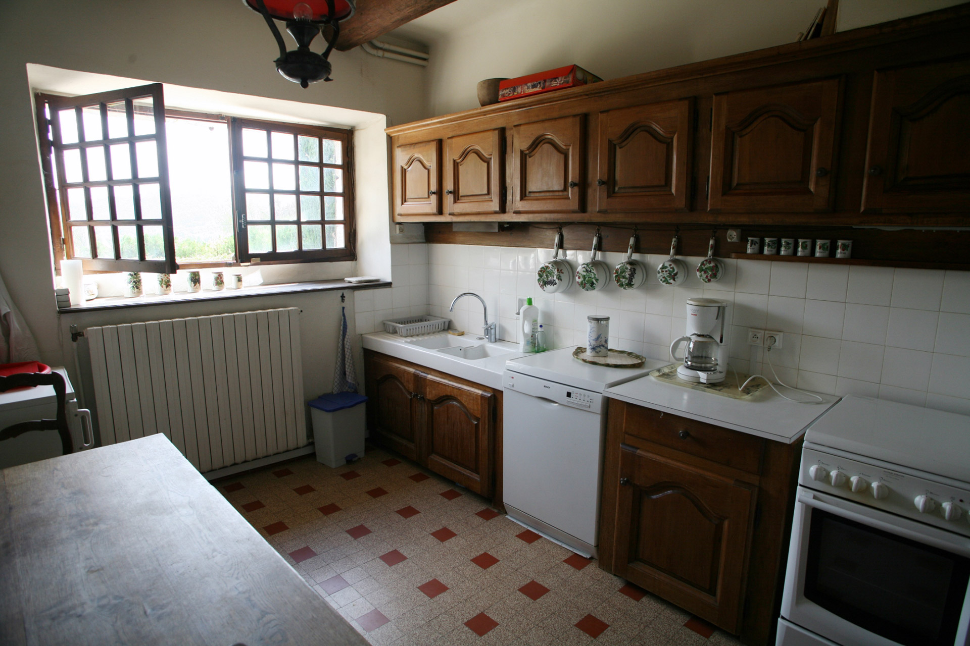 En Luberon, à vendre, superbe ferme fortifiée avec piscine et tennis  