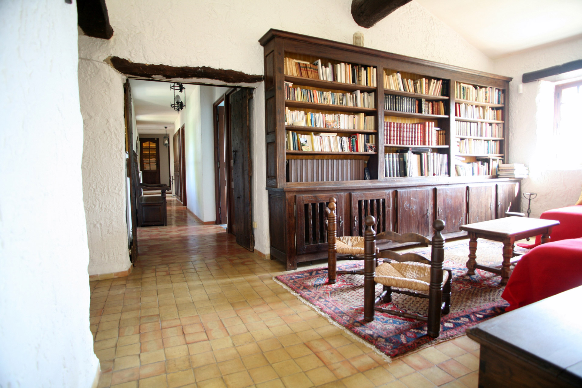 En Luberon, à vendre, superbe ferme fortifiée avec piscine et tennis  