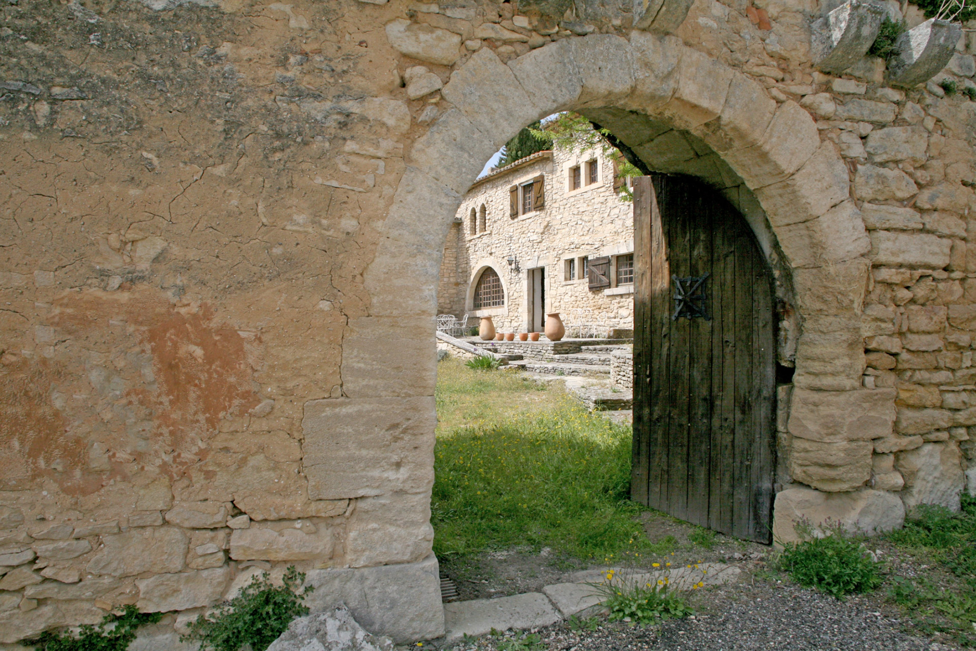 Ferme fortifiée à vendre en Luberon par ROSIER