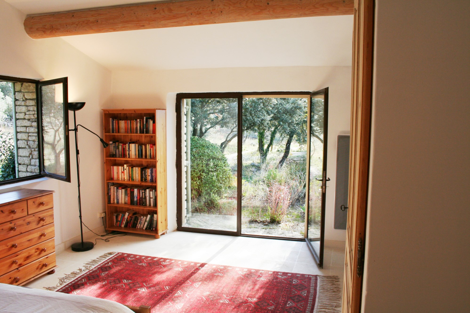 A vendre à Gordes, propriété en pierres avec piscine, tennis et vues   