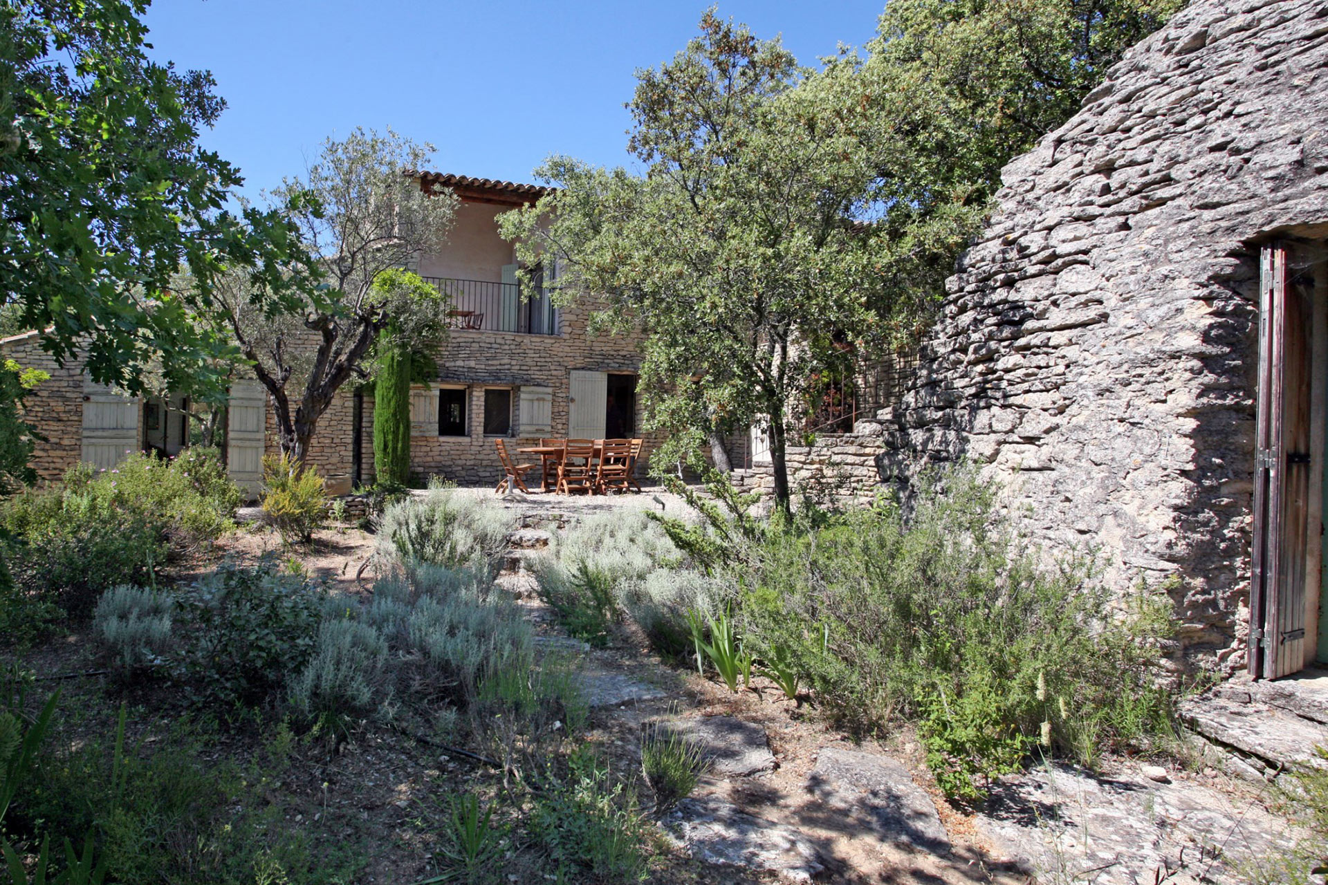 Belle maison en pierre avec borie à vendre en Luberon