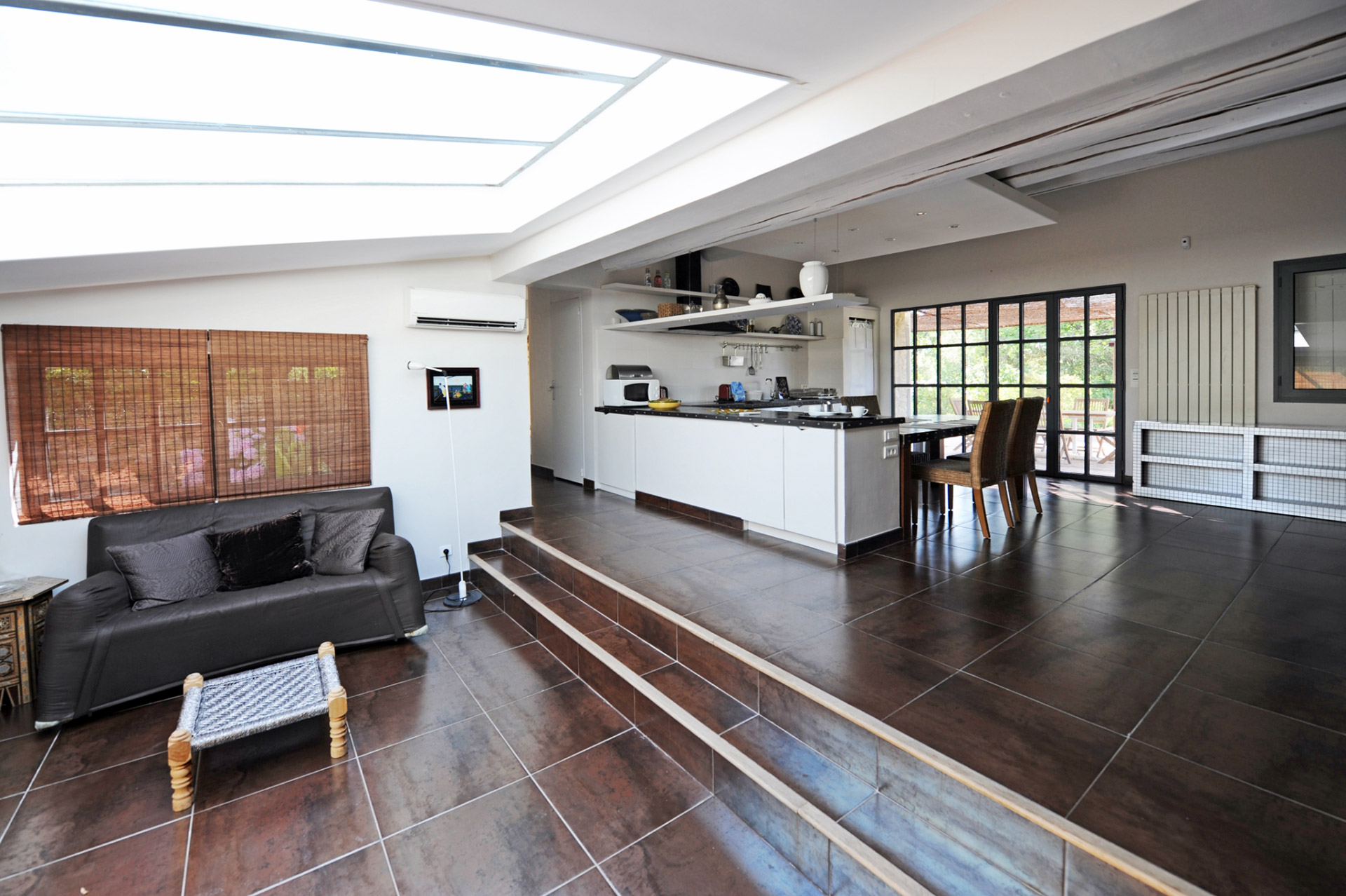 Proche Gordes,  exceptionnel domaine privé avec 2 maisons, 2 piscines, loft et tennis  