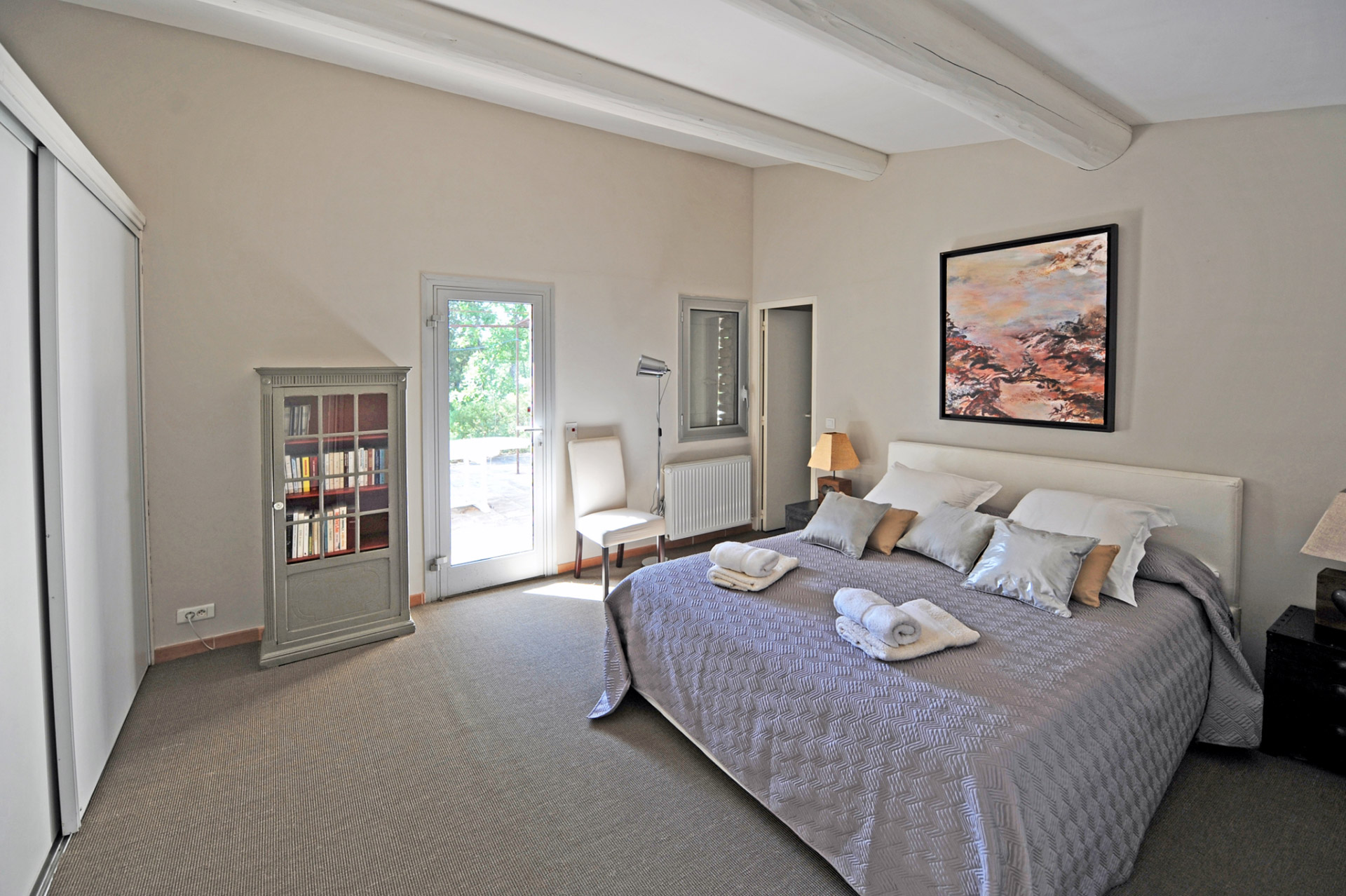 Proche Gordes,  exceptionnel domaine privé avec 2 maisons, 2 piscines, loft et tennis  
