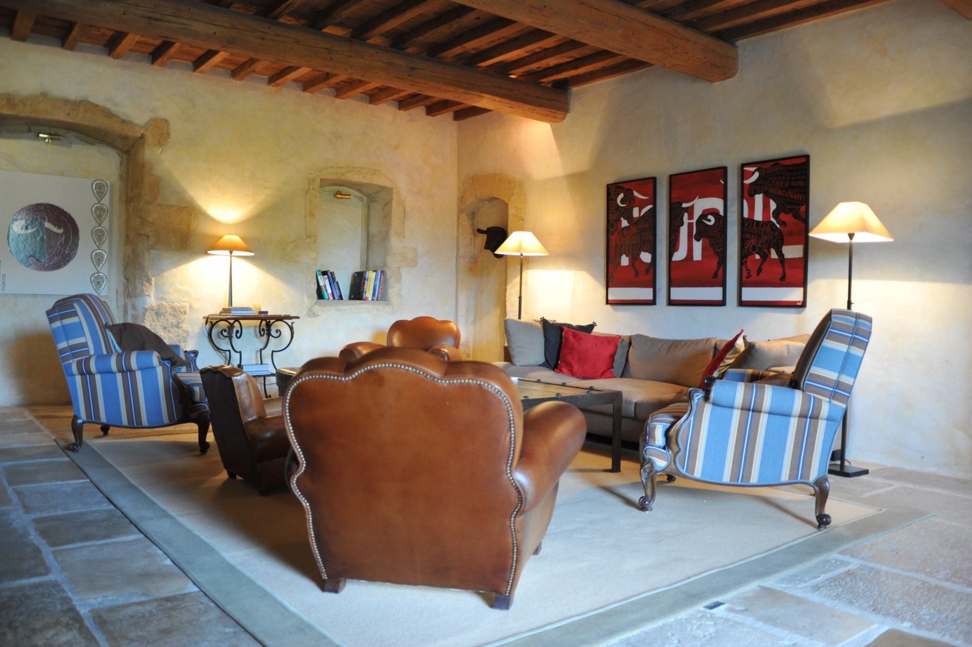 Alpilles,  à vendre, exceptionnelle propriété, composée d'un mas en pierres et de ses dépendances  agrémentée d'un jardin de plus de 2000 m² avec piscine et pool house 