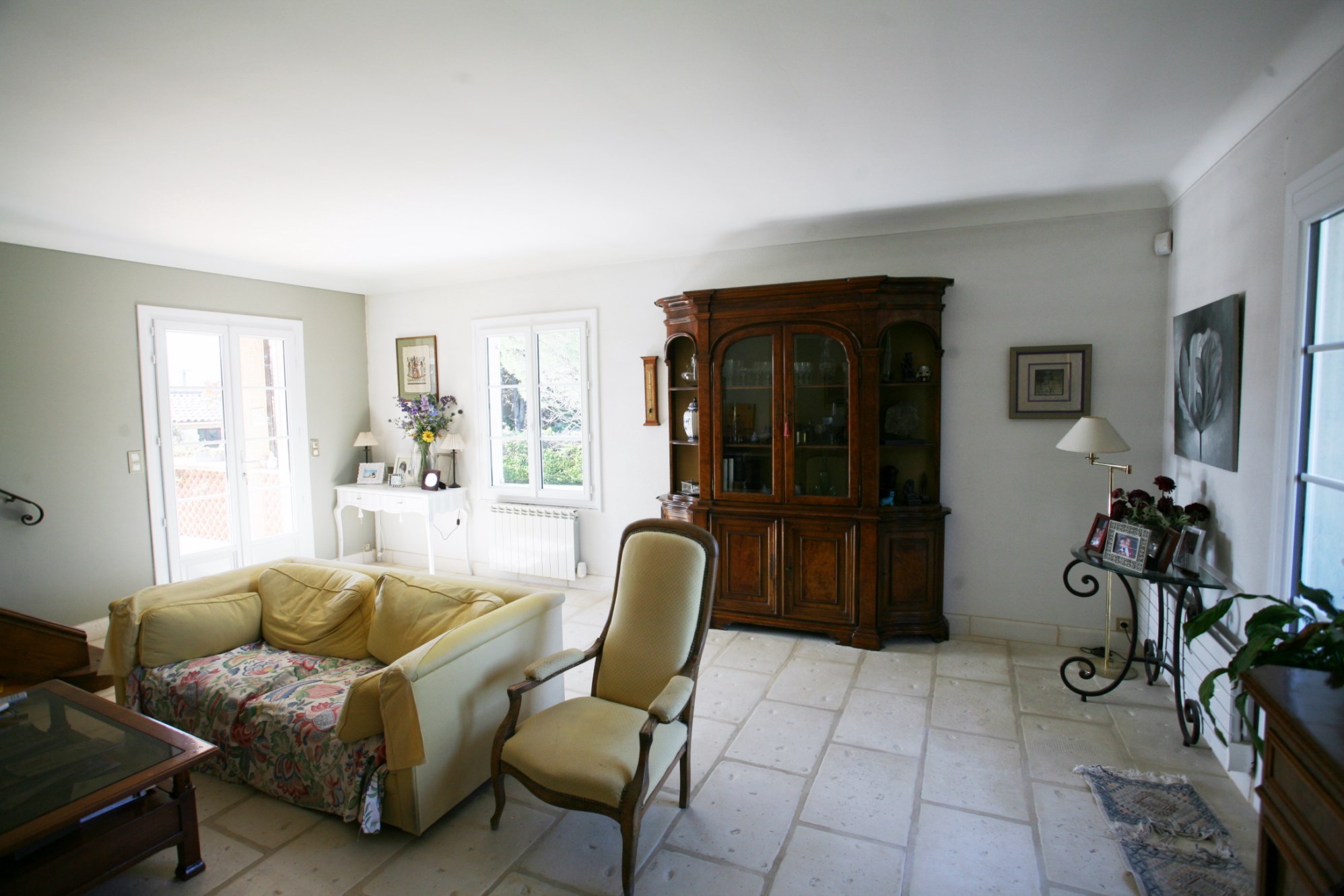 A vendre, en Luberon,  villa avec terrasse, dépendance et piscine 