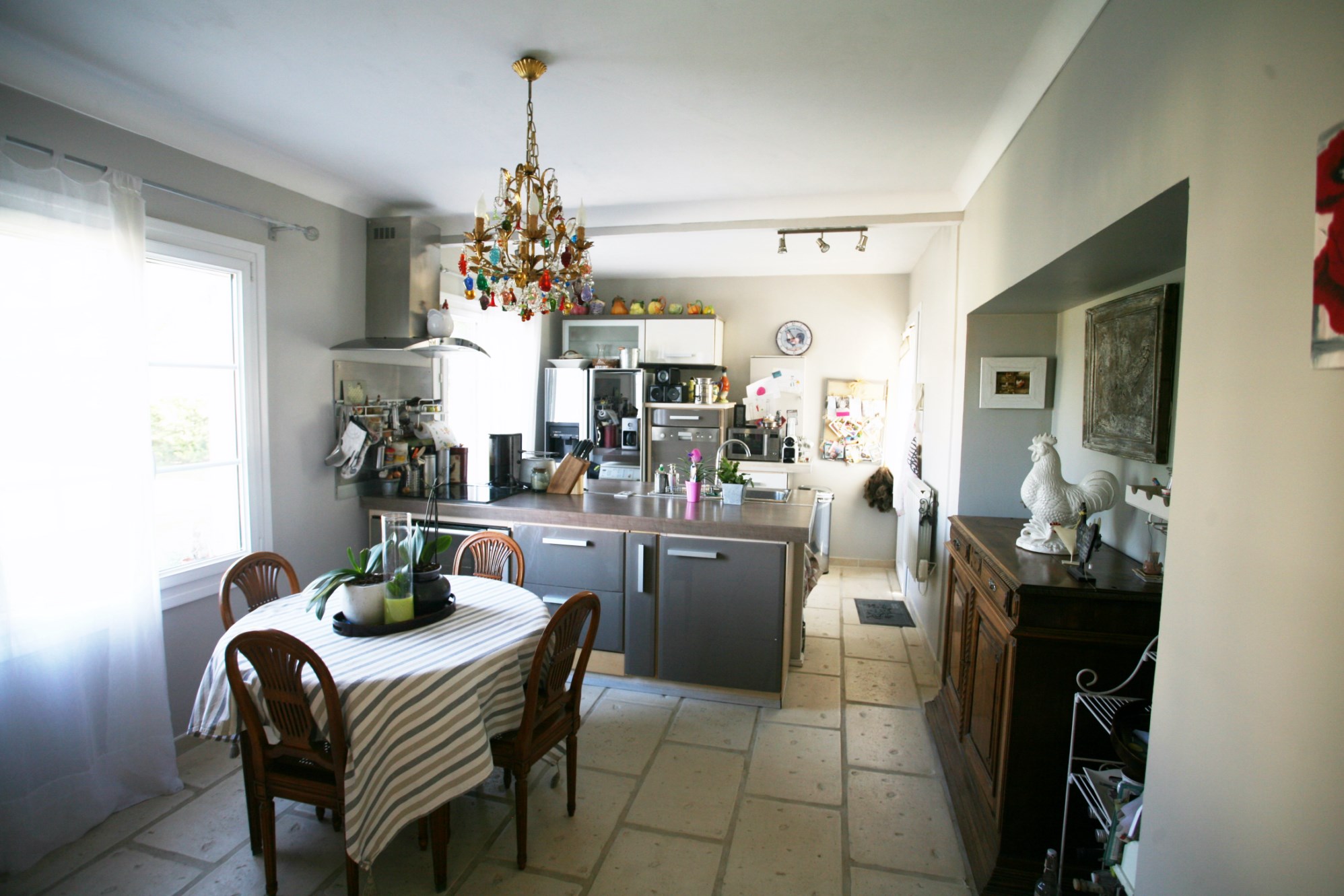 A vendre, en Luberon,  villa avec terrasse, dépendance et piscine 