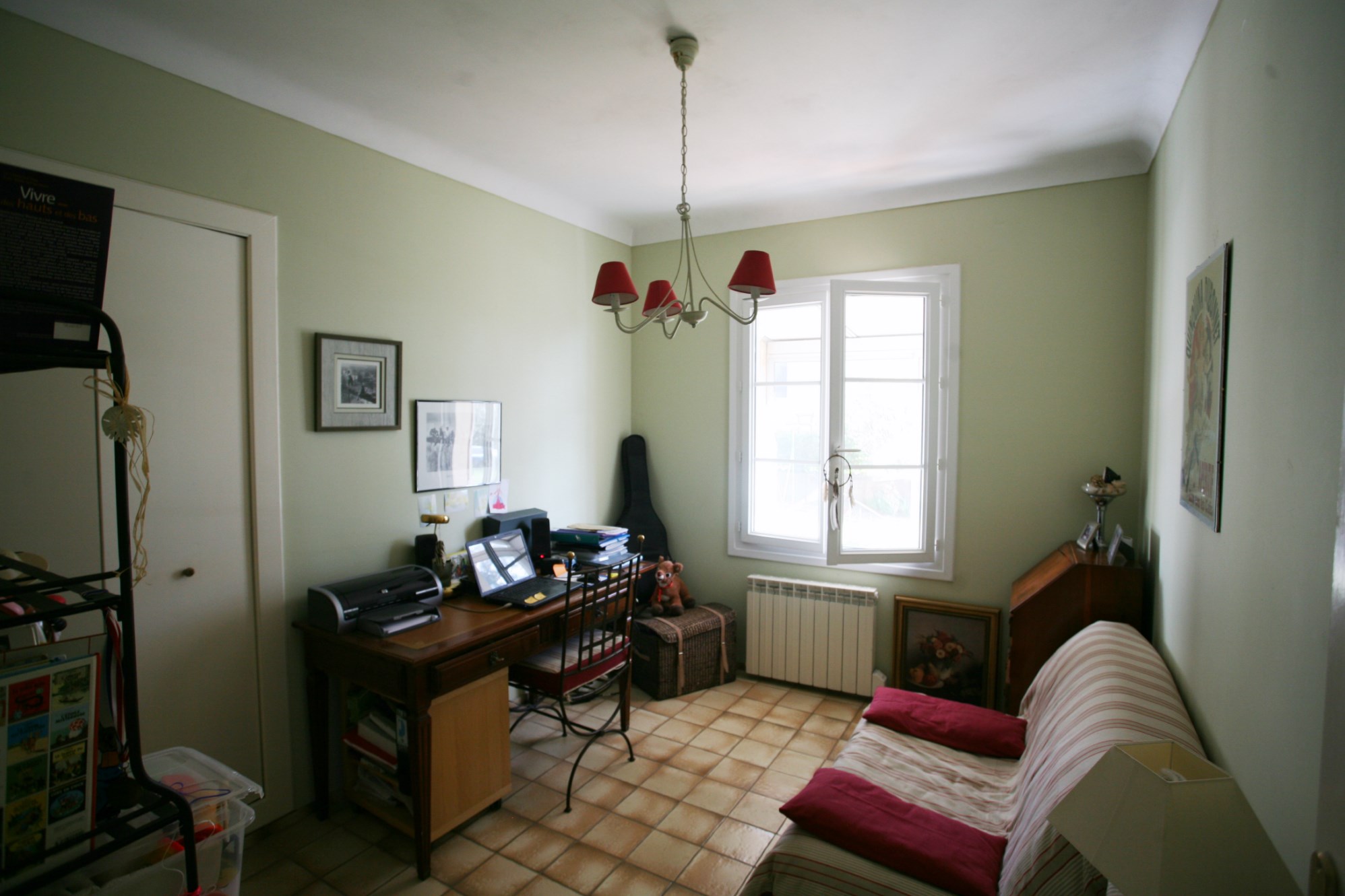 A vendre, en Luberon,  villa avec terrasse, dépendance et piscine 