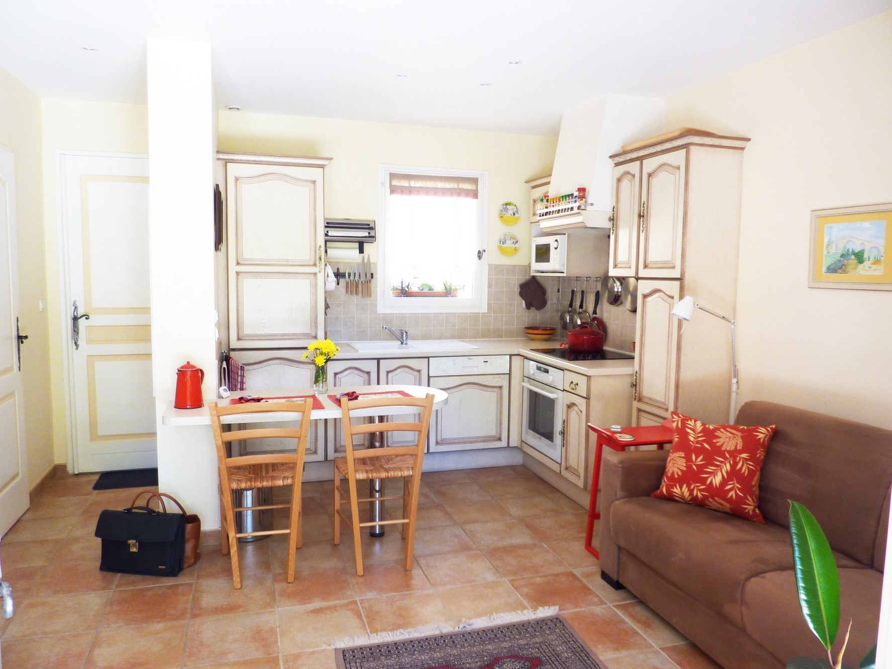 En Luberon, maison charmante avec terrasse couverte et garage dans petite copropriété  