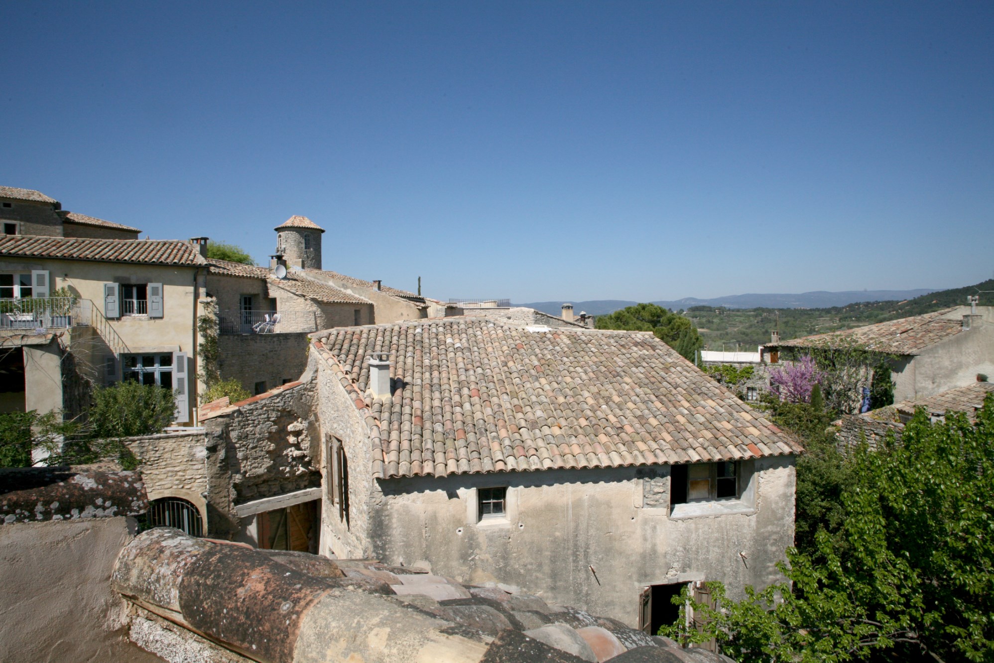 Maison de village rénovée à vendre à Goult par ROSIER