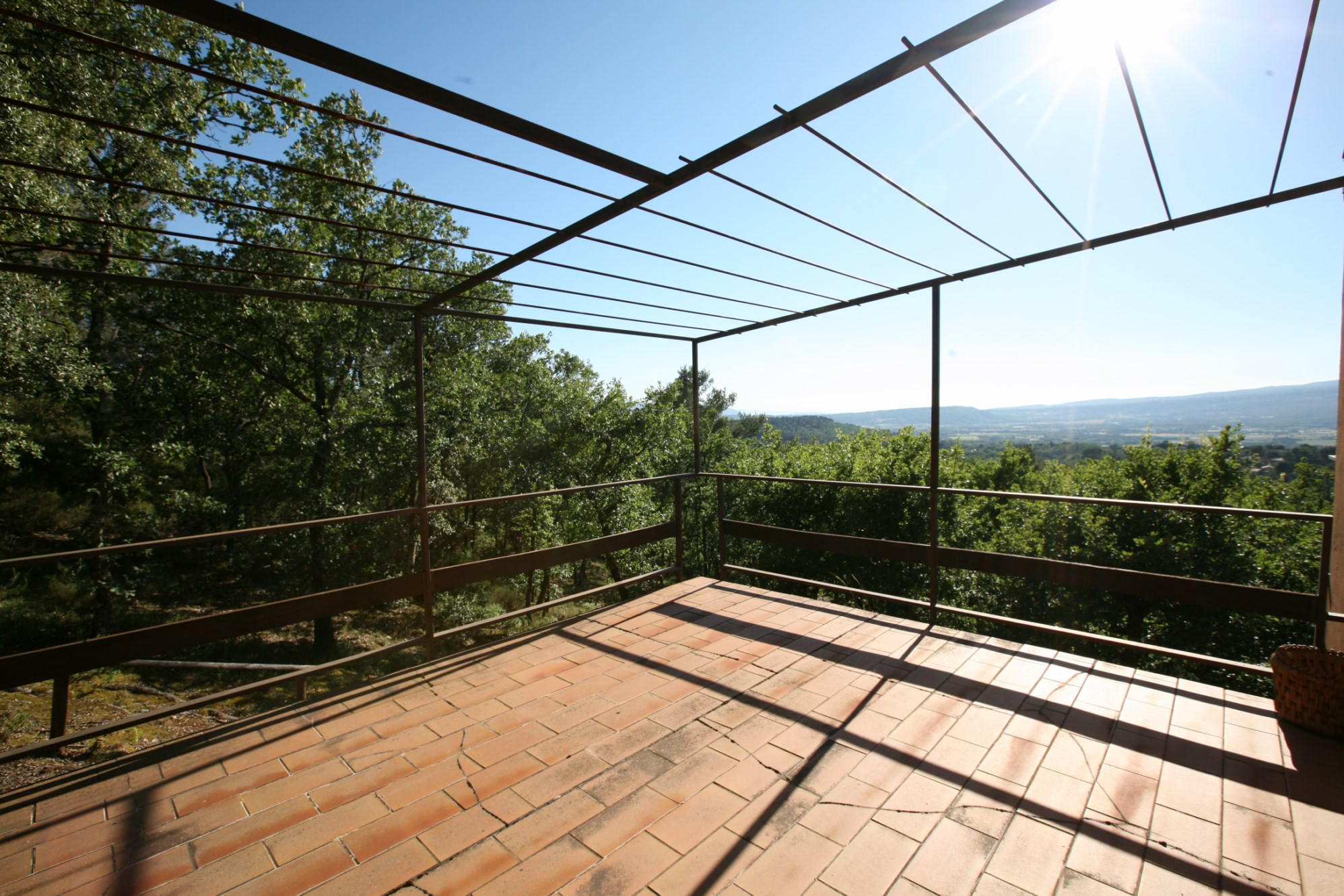 Maison d’architecte avec vues exceptionnelles, sur les hauteurs de Roussillon    