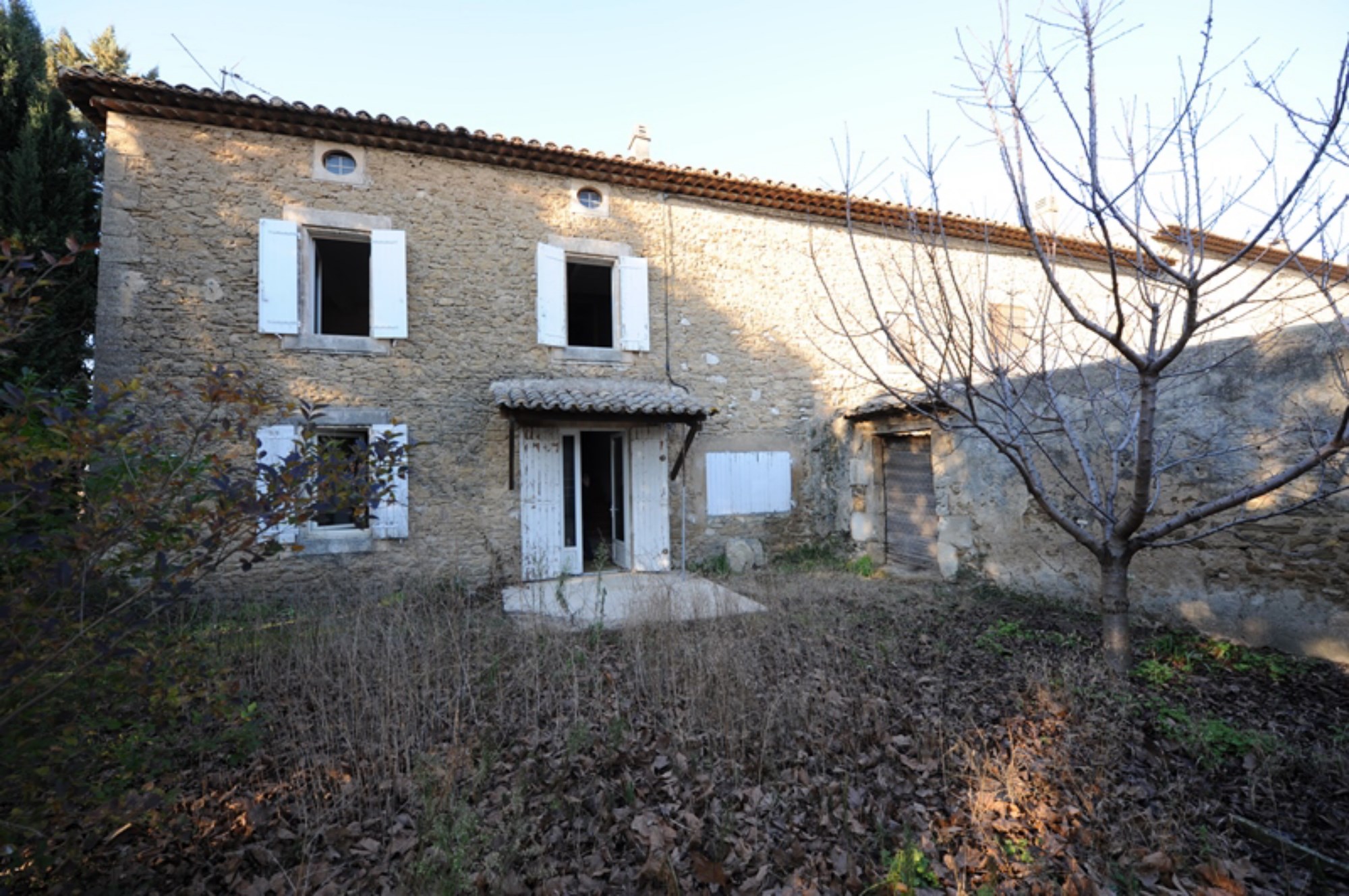 Grand mas provençal à restaurer en vente en Luberon