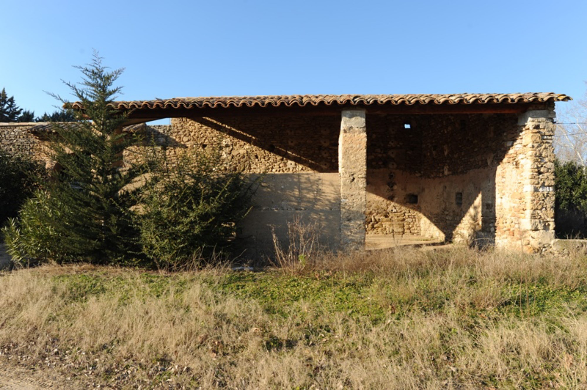 Luberon, à vendre,  propriété du XIXème siècle, partiellement restaurée,   sur parc d'un hectare 