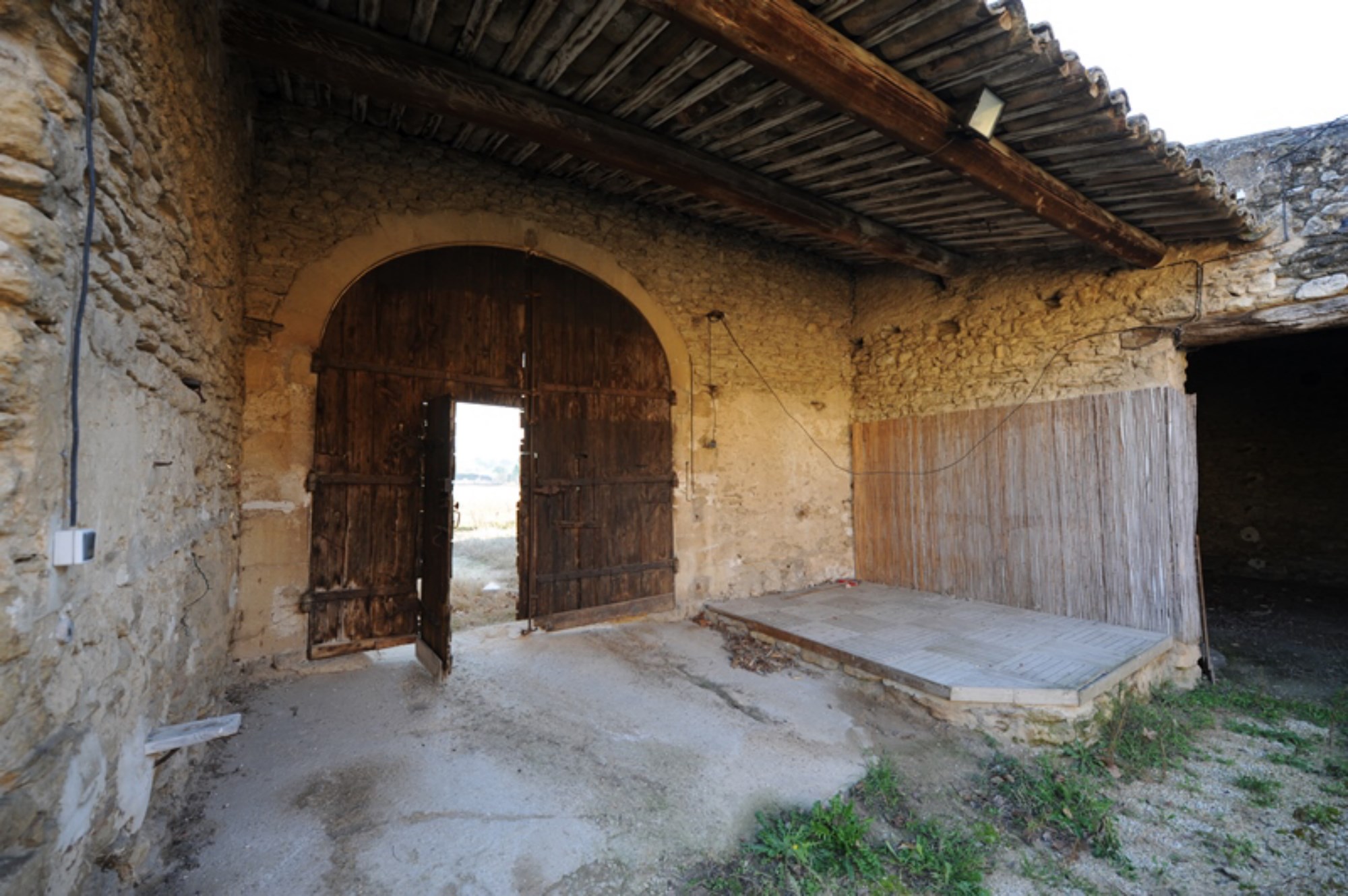 Grand mas provençal à restaurer en vente en Provence