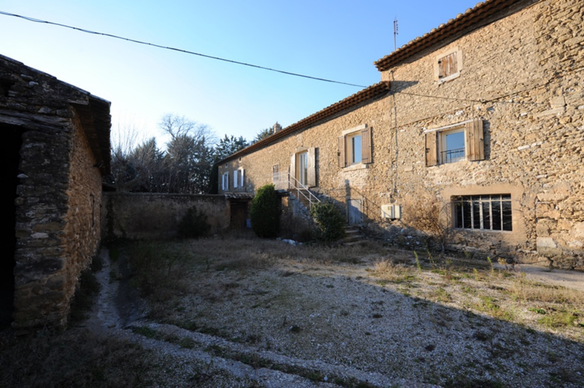 Luberon, à vendre,  propriété du XIXème siècle, partiellement restaurée,   sur parc d'un hectare 