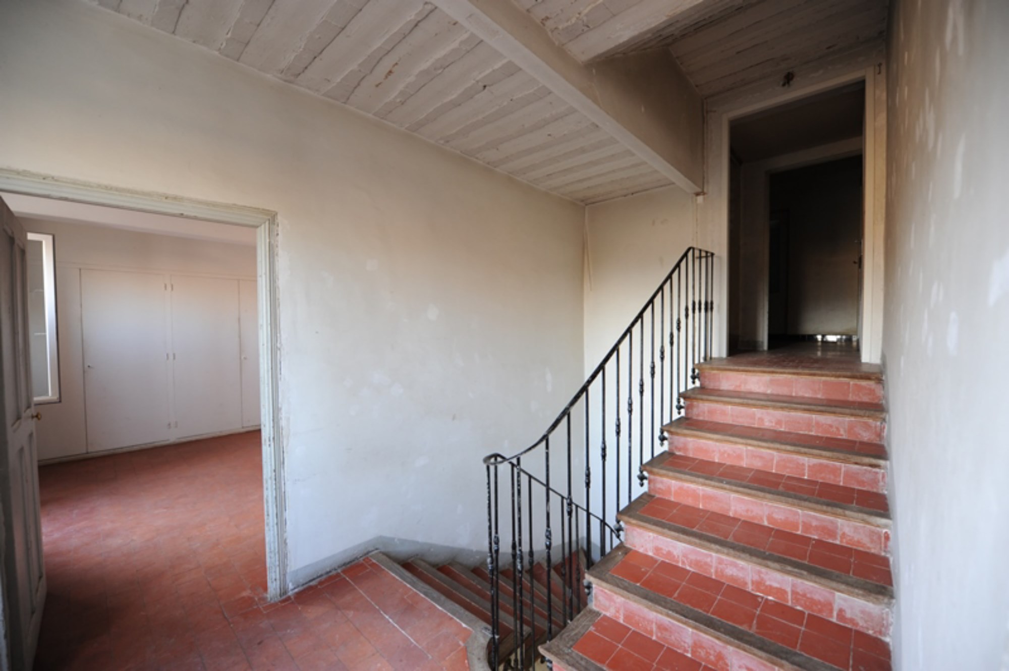 Luberon, à vendre,  propriété du XIXème siècle, partiellement restaurée,   sur parc d'un hectare 