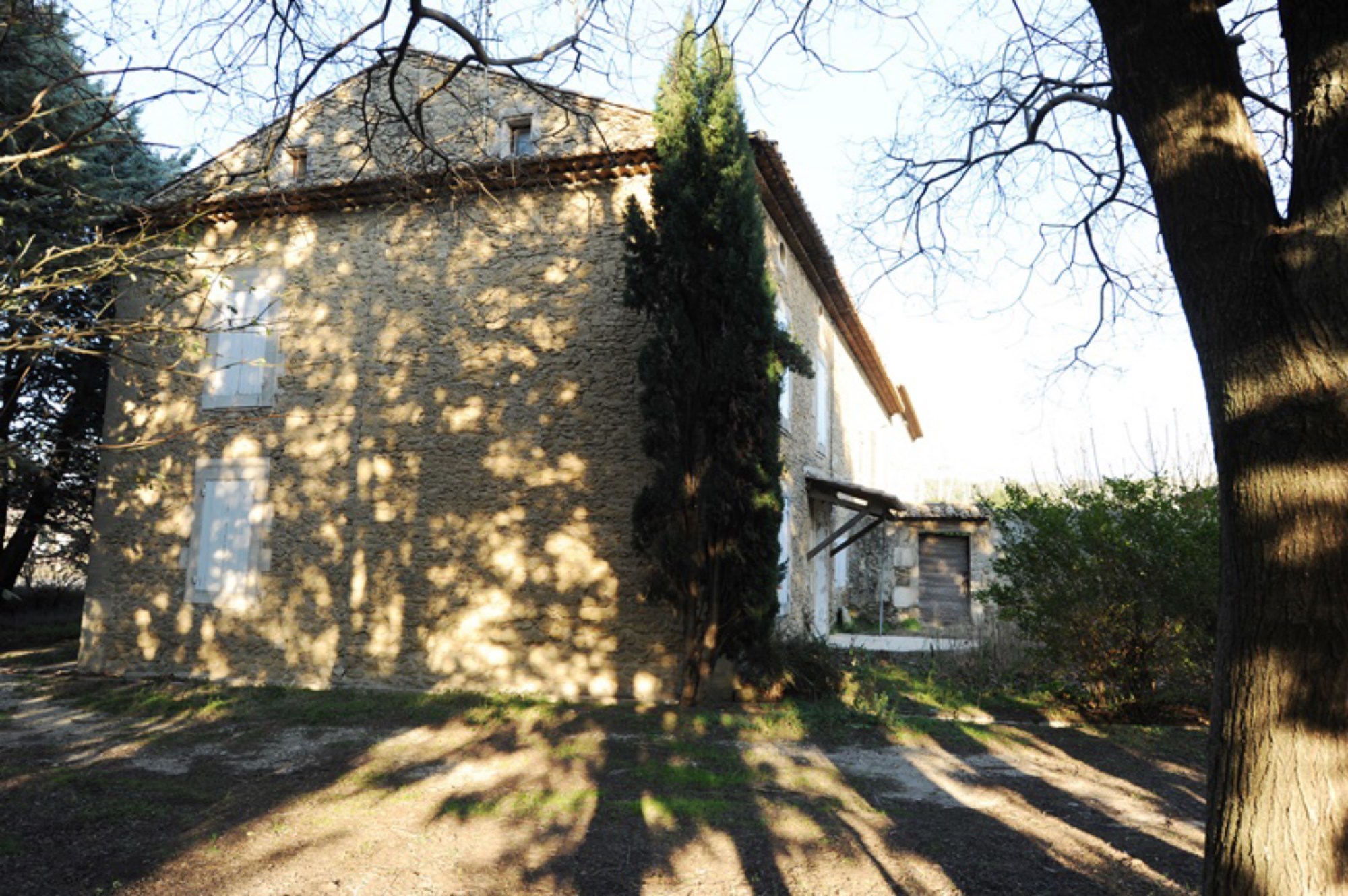Luberon, à vendre,  propriété du XIXème siècle, partiellement restaurée,   sur parc d'un hectare 