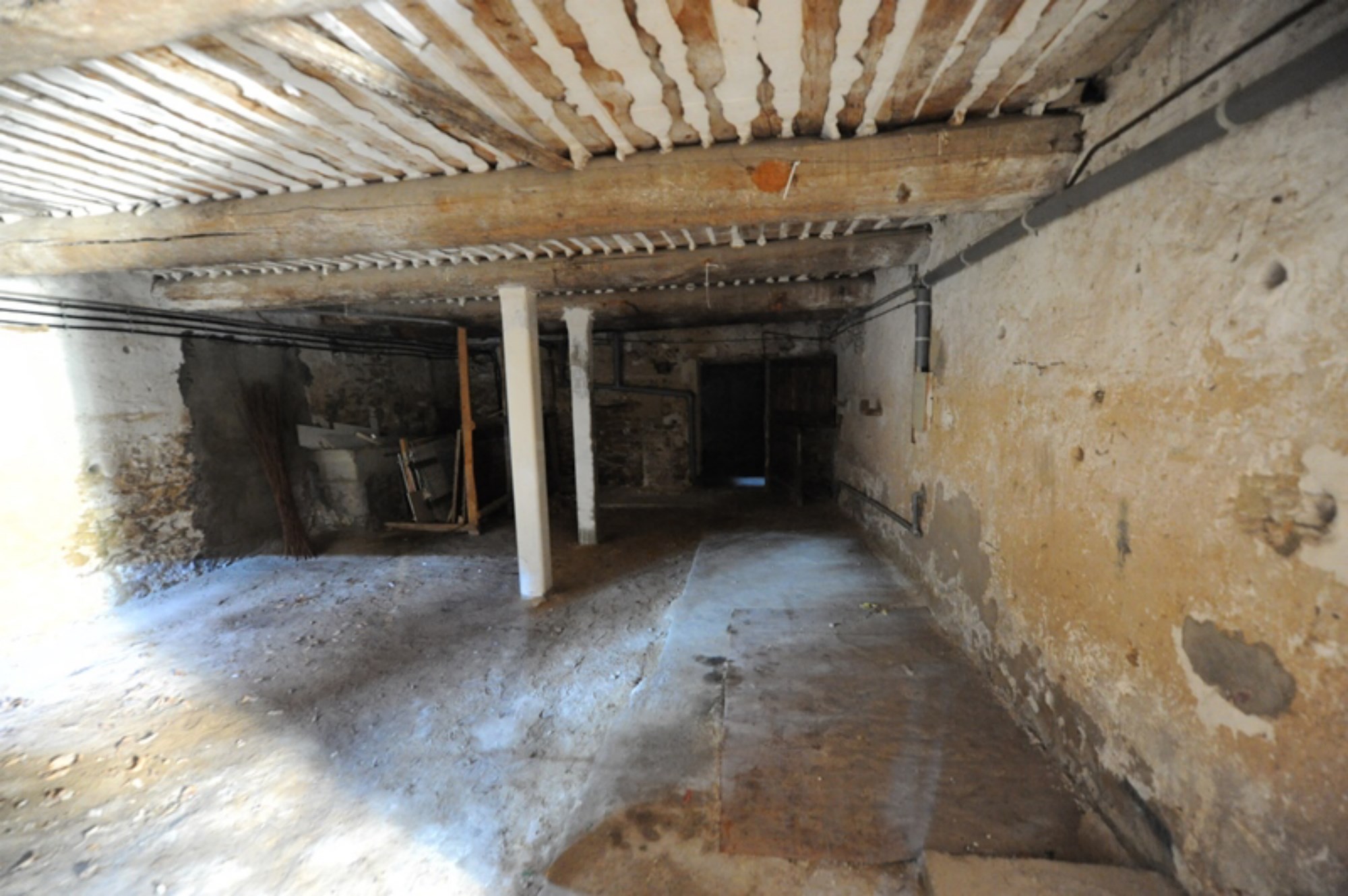 Luberon, à vendre,  propriété du XIXème siècle, partiellement restaurée,   sur parc d'un hectare 