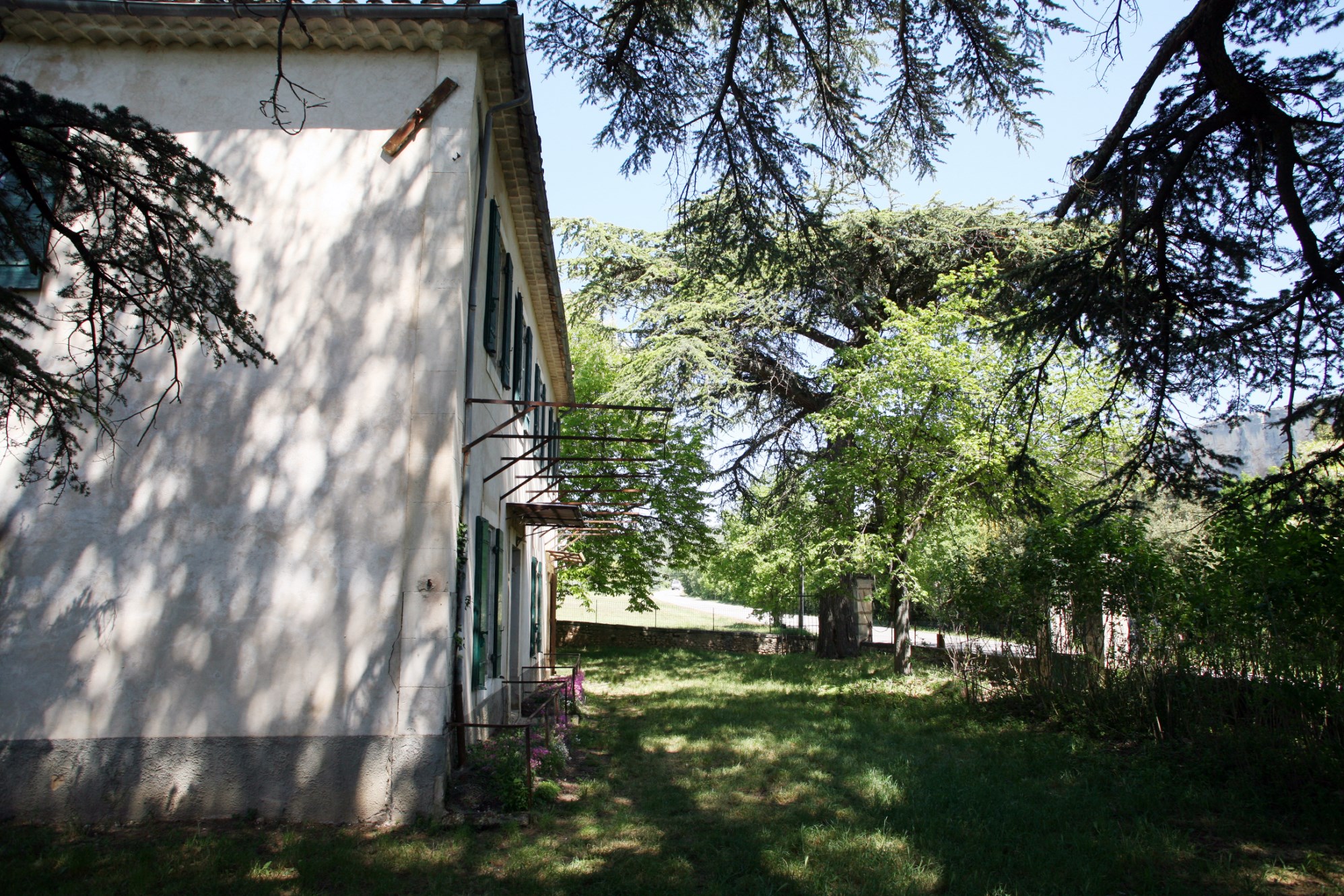 En Luberon, à vendre, très beau relais de poste à rénover,  avec dépendance 